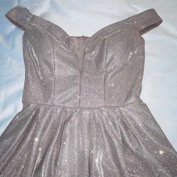 B. Darlin Rose Gold Shimmery Full Length Off-Shoulder Gown - Women's Size 7/8 - Picture 4 of 13